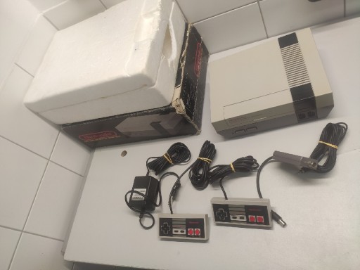 Zdjęcie oferty: Nintendo NES premierowa nr ser. PE006056