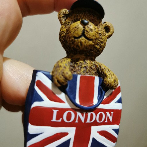 Zdjęcie oferty: Zagraniczny magnes na lodówkę Londyn misiu flaga