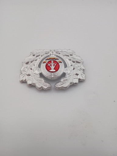 Zdjęcie oferty: Wieniec emblemat na czapkę oficerski DDR NVA NRD