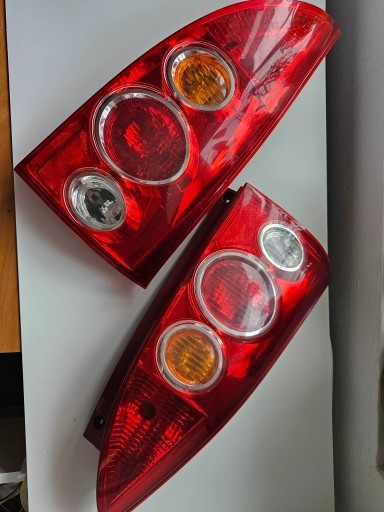 Zdjęcie oferty: Lampy Mazda Premacy 2003 - tył - prawa i lewa.