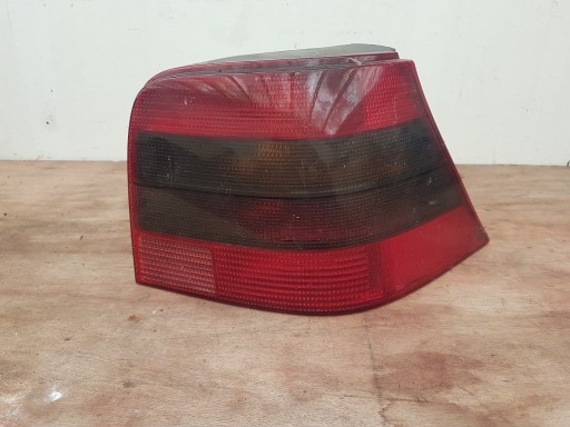 Zdjęcie oferty: VW GOLF IV 4 97-06 HB LAMPA LEWA PRAWA TYŁ CIEMNA