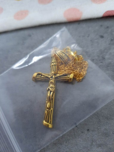 Zdjęcie oferty: Złoty krzyż krzyżyk Jezus