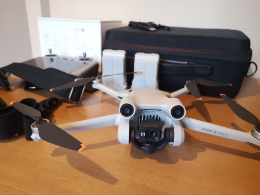 Zdjęcie oferty: Dron DJI Mini 3 PRO - pilot RC, 2 baterie, karta