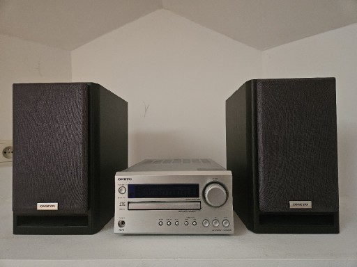 Zdjęcie oferty: Radio ONKYO z odtwarzaczem płyt CD