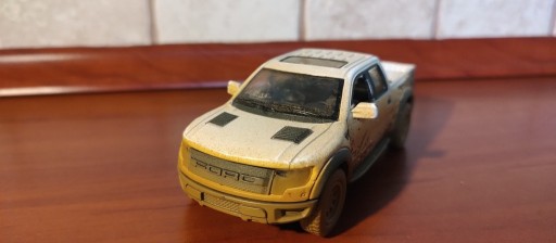 Zdjęcie oferty: Ford Raptor 150 SVT model 1/46 KINSMART