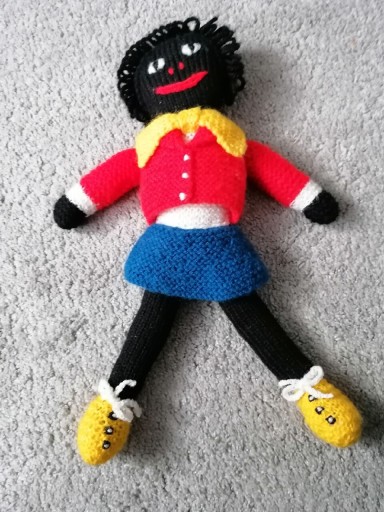 Zdjęcie oferty: Sprzedam lalkę 35 cm szmacianą wykonaną na drutach