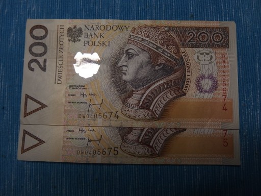 Zdjęcie oferty: Banknoty 2 kolejne numery 200 zł 1994r.