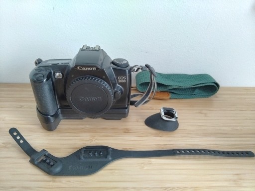 Zdjęcie oferty: CANON EOS 3000 analogowy, Battery Pack, akcesoria