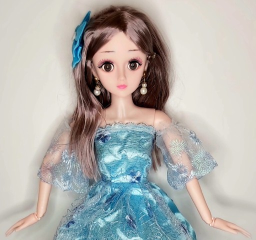 Zdjęcie oferty: LALKA KSIĘŻNICZKA 60 CM ZAMYKA OCZY RUCHOME STAWY