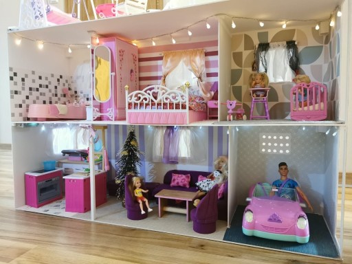 Zdjęcie oferty: Domek dla lalek Barbie duży z wyposażeniem
