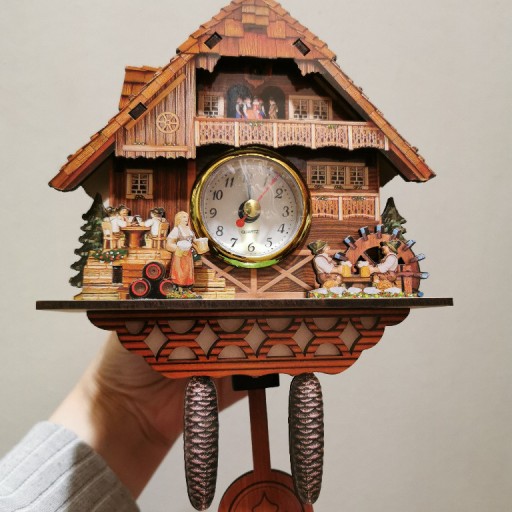 Zdjęcie oferty: Mały zegar ścienny z wahadłem CHATKA GÓRALSKA 1