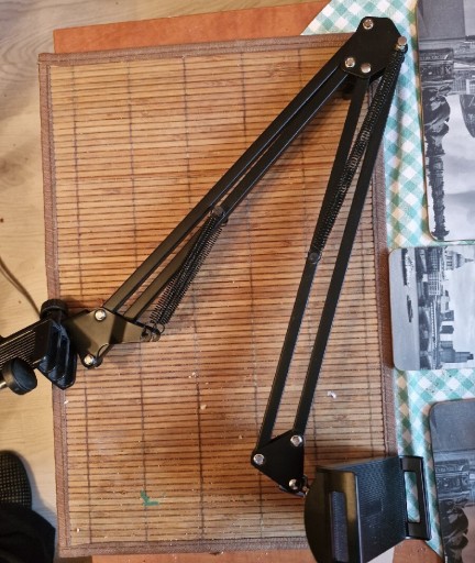 Zdjęcie oferty: Uchwyt na telefon z przyczepieniem do stołu