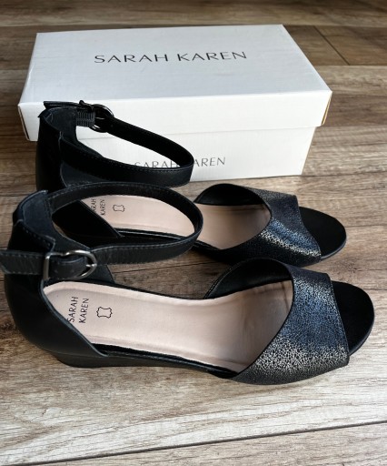 Zdjęcie oferty: Skórzane sandały czarne koturn CCC Sarah Karen 41