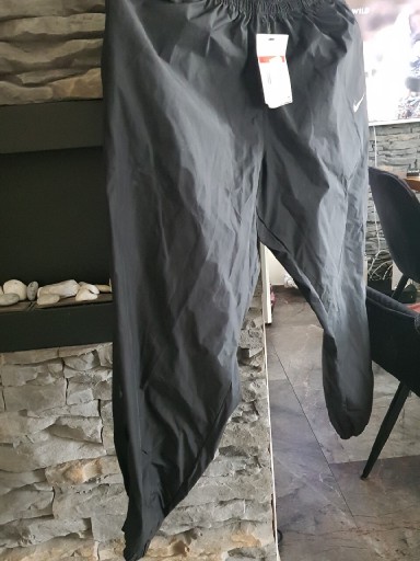 Zdjęcie oferty: Spodnie Nike dla chłopaka