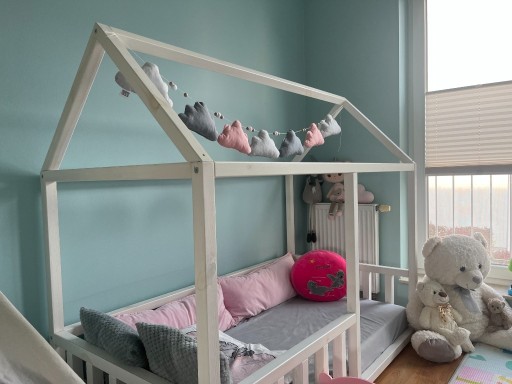 Zdjęcie oferty: Łóżko w kształcie domku, idealne dla dziewczynki