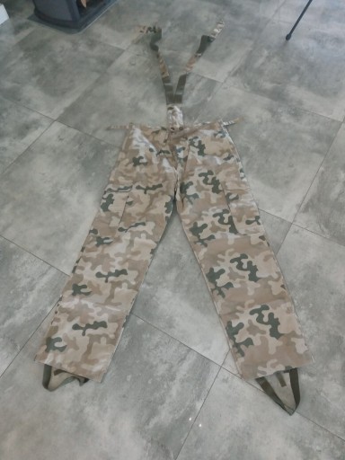 Zdjęcie oferty: Spodnie munduru polowego pustynnego 124PI, nowe