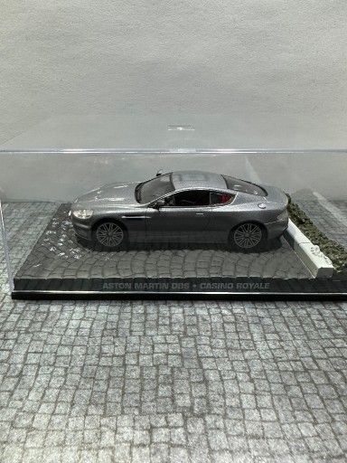 Zdjęcie oferty: Aston Martin DBS skala1:43 seria 007 James Bond 