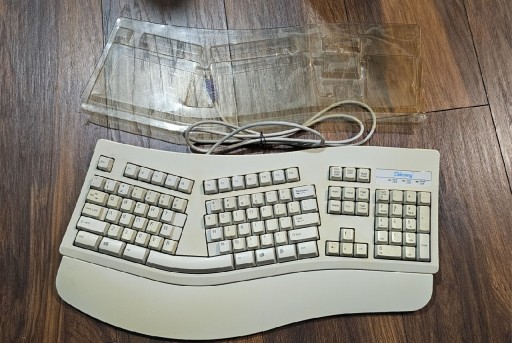 Zdjęcie oferty: Klawiatura ergonomiczna - Chicony. Retro