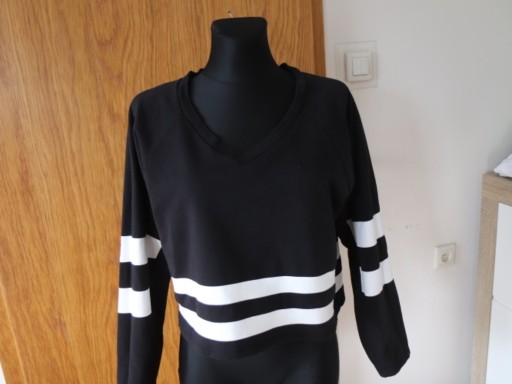 Zdjęcie oferty: Monki M 38 bluza czarna M 38 sportowa krotka