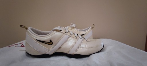 Zdjęcie oferty: Buty Nike rozmiar 40,5