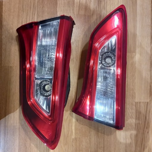 Zdjęcie oferty: Lampy lewa prawa klapa bagażnika toyota yaris 3