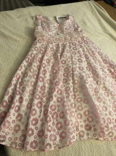 Zdjęcie oferty: Śliczna sukienka dla dziewczynki rozm. 122