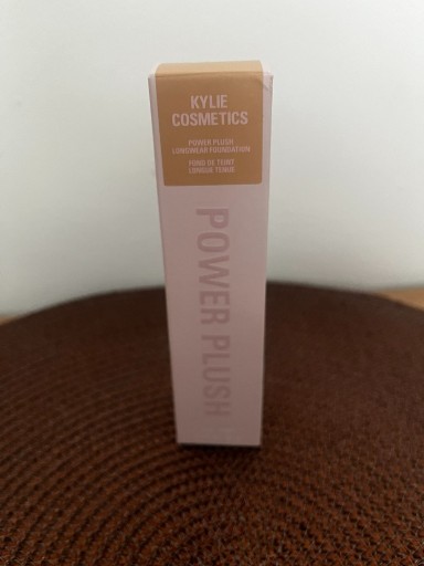 Zdjęcie oferty: Kylie Cosmetics Power Plush Longwear 2,5N