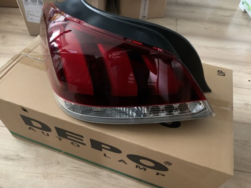 Zdjęcie oferty: Lampa przód Peugeot 508 lift sedan 2014- 