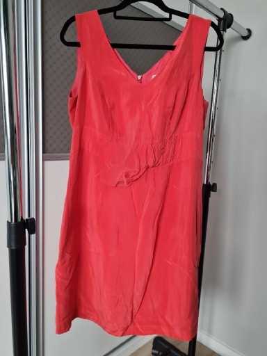 Zdjęcie oferty: Sukienka r. 42 zwiewna, lekki materiał