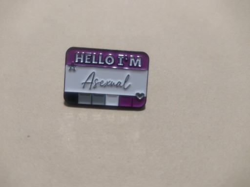 Zdjęcie oferty: Przypinka broszka Hello I'm Asexual LGBT