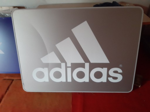 Zdjęcie oferty: kaseton reklamowy ADIDAS 137X100X10