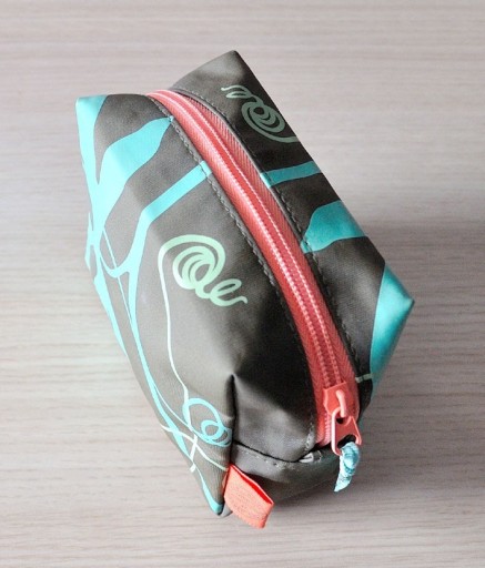 Zdjęcie oferty: Niewielka mała kosmetyczka podróżna BOOTS