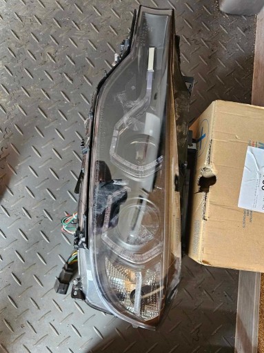 Zdjęcie oferty: Lampa lewy przód BMW F30