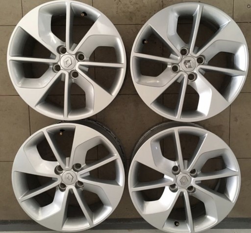 Zdjęcie oferty: Felgi Renault Clio 16 4x100 Akihiro