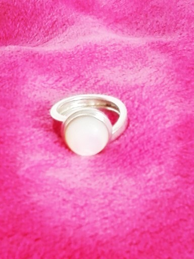 Zdjęcie oferty: **stary perłowy pierścionek VINTAGE srebro 1970+