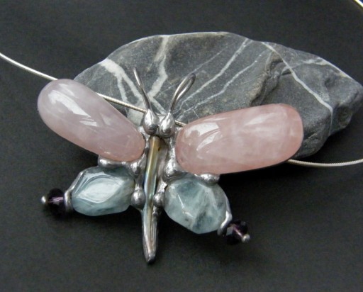 Zdjęcie oferty: Handmade na prezent: naszyjnik motyl z kamieni