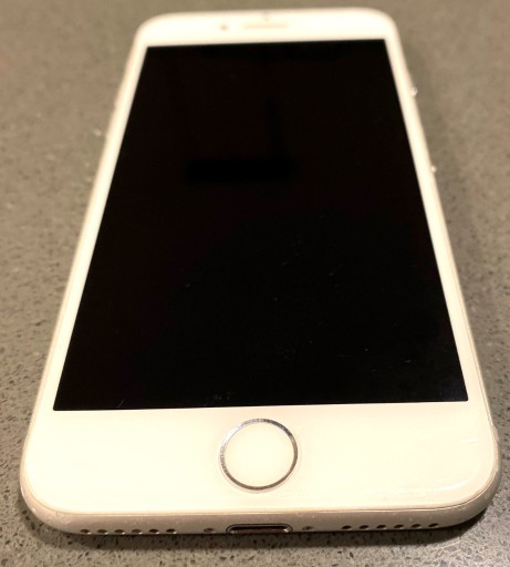 Zdjęcie oferty: Smartfon Apple iPhone 7 2 GB / 32 GB SILVER