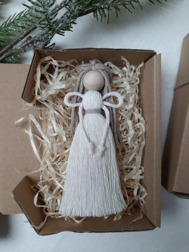 Zdjęcie oferty: Aniołek anioł zawieszka sznurek pudełko na prezent