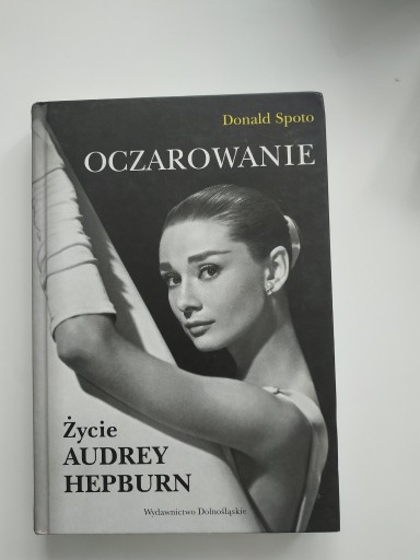 Zdjęcie oferty: Książka Oczarowanie. Życie Audrey Hepburn