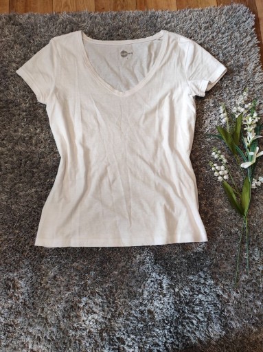 Zdjęcie oferty: Koszulka, t-shirt biały z dekoltem w serek 