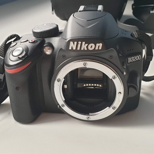 Zdjęcie oferty: Nikon D3200 + Nikkor 18-105mm AF-S DX mało używany