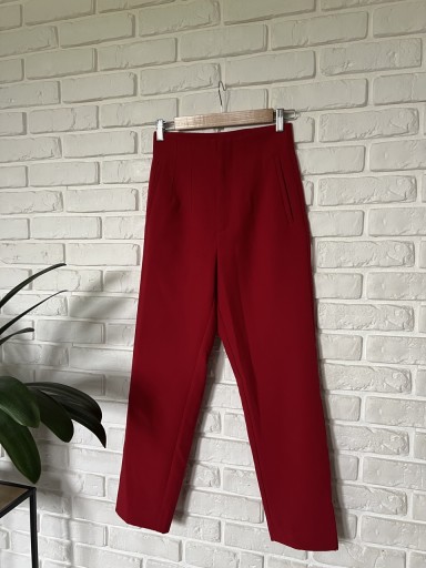 Zdjęcie oferty: Czerwone eleganckie spodnie
