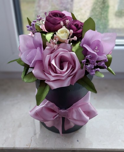 Zdjęcie oferty: Otwierany Flower box z ręcznie robionych kwiatów 