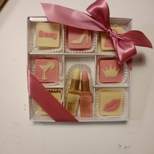 Zdjęcie oferty: Dzień kobiet  czekolada belgijska bombonierka