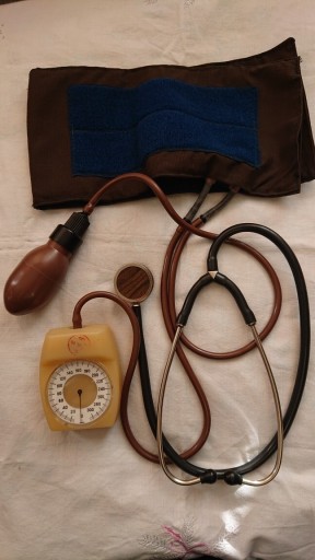 Zdjęcie oferty: Ciśnieniomierz naramienny ze stetoskopem