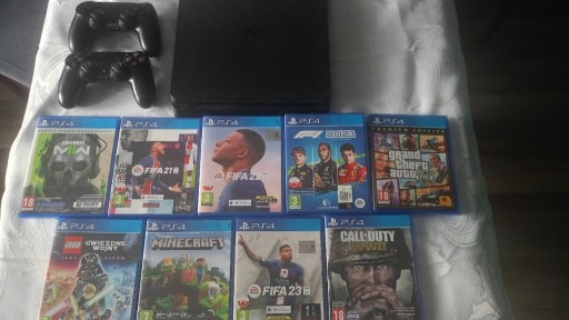 Zdjęcie oferty: PlayStation 4 Slim 500GB + 9 gier i 2 kontrolery