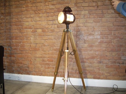 Zdjęcie oferty: Stara XIXw. lampa powozowa stojąca loft industrial