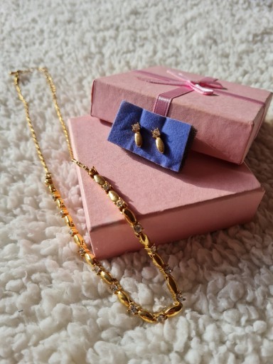 Zdjęcie oferty: Złoty zestaw biżuterii naszyjnik kolczyki avon