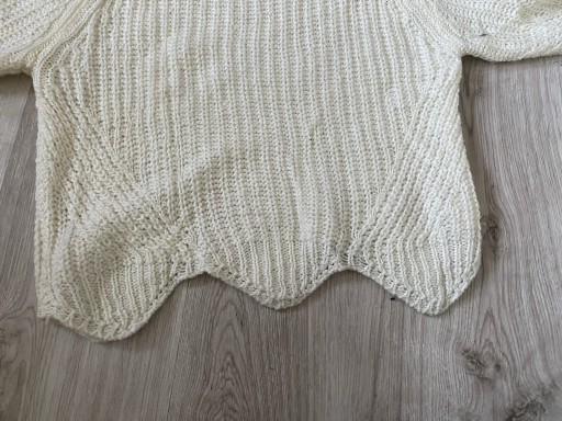 Zdjęcie oferty: sweter sweterek kremowy ecru falisty brzeg XS S