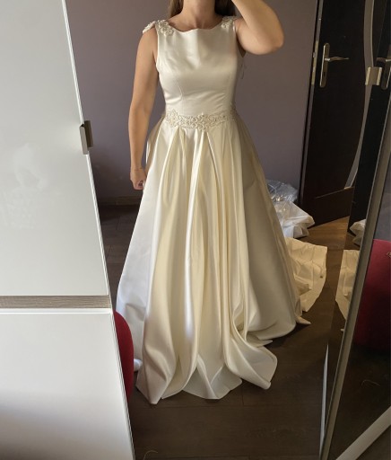 Zdjęcie oferty: Piękna kremowa satynowa suknia ślubna M/L tren
